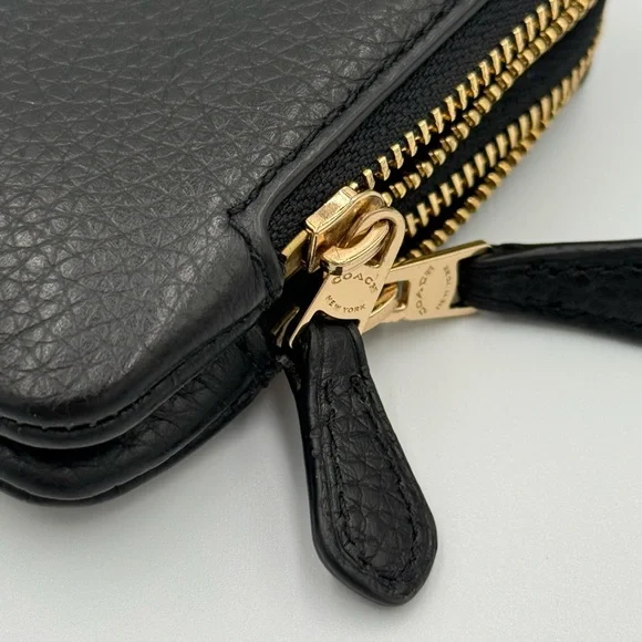 Coach Double Corner Zip Wristlet in black refined pebbled leather - Picture 6 of 7